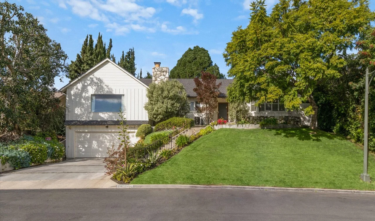 11365 Thurston Place, Los Angeles, CA 90049