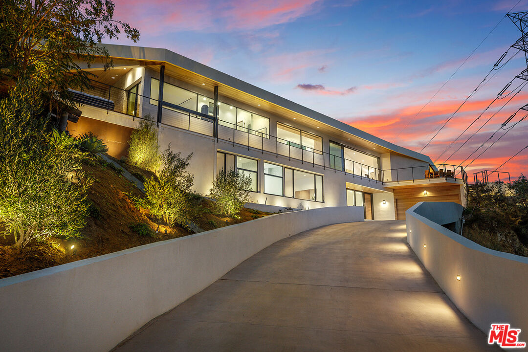6825 Mulholland, Los Angeles, CA 90068