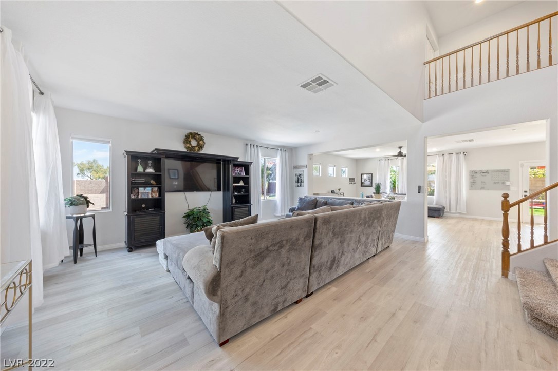 10633 Cliff Mountain Avenue