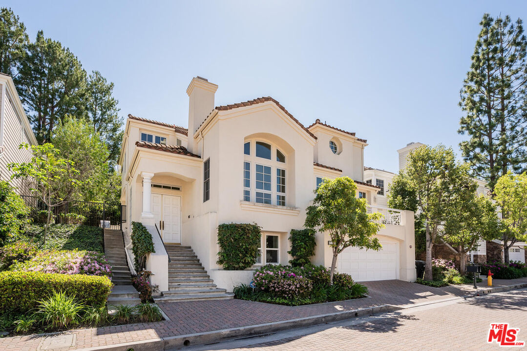 2370 Brookshire Ln, Los Angeles, CA 90077