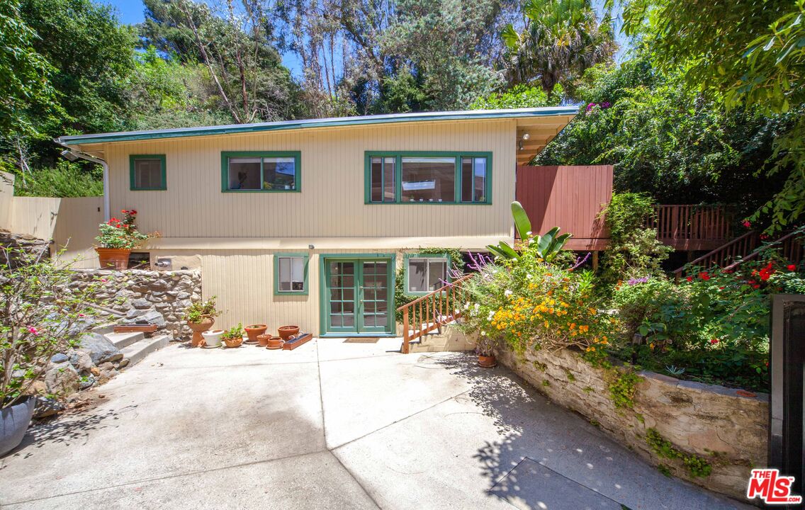 8135 Willow Glen Rd, Los Angeles, CA 90046