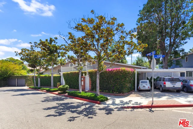 8956 1/2 Norma Place, West Hollywood, CA 90069