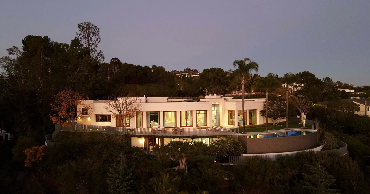 1118 Calle Vista Drive, Beverly Hills, CA 90210