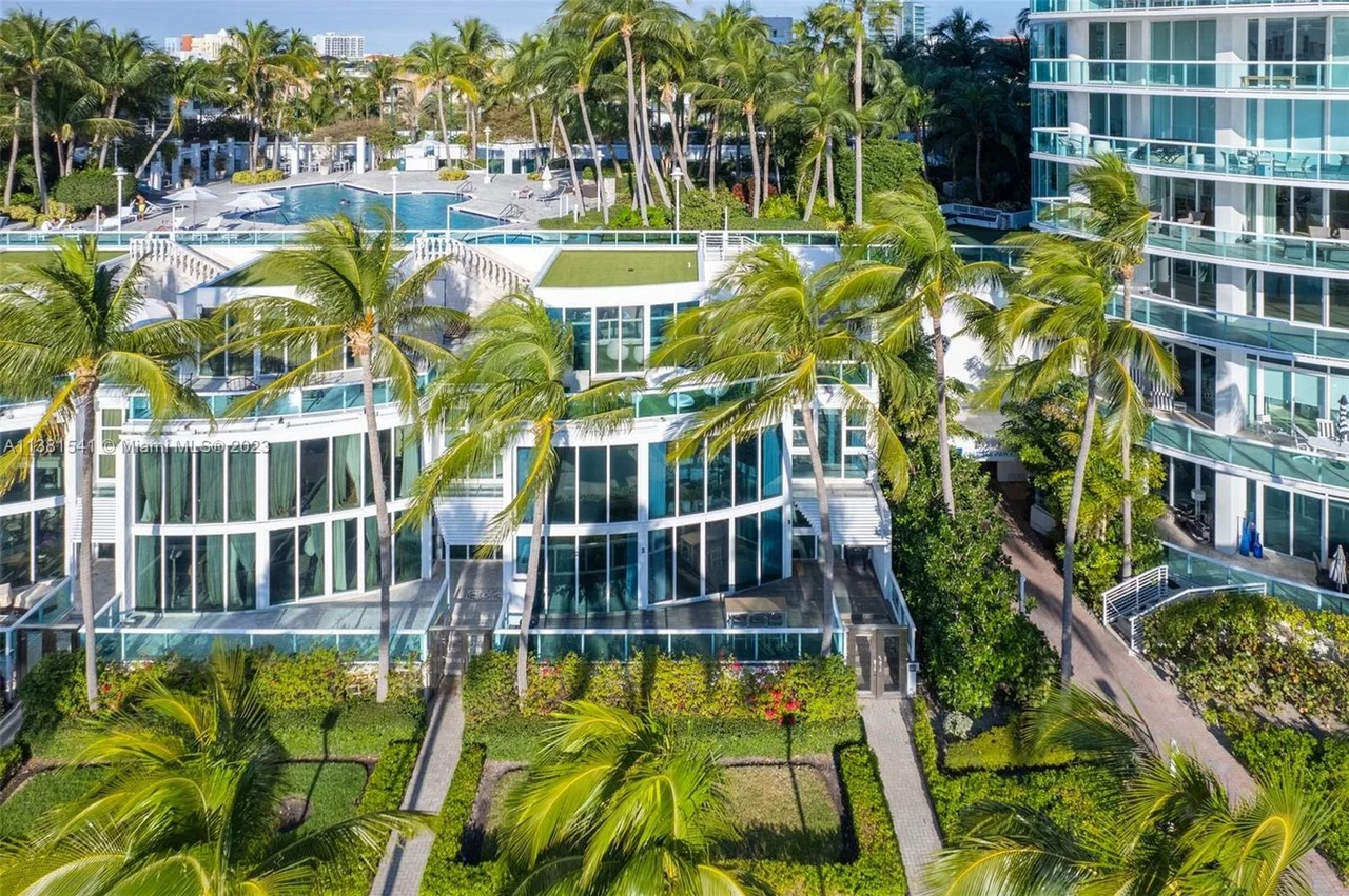 1000 S Pointe Dr, Miami Beach, FL 33139