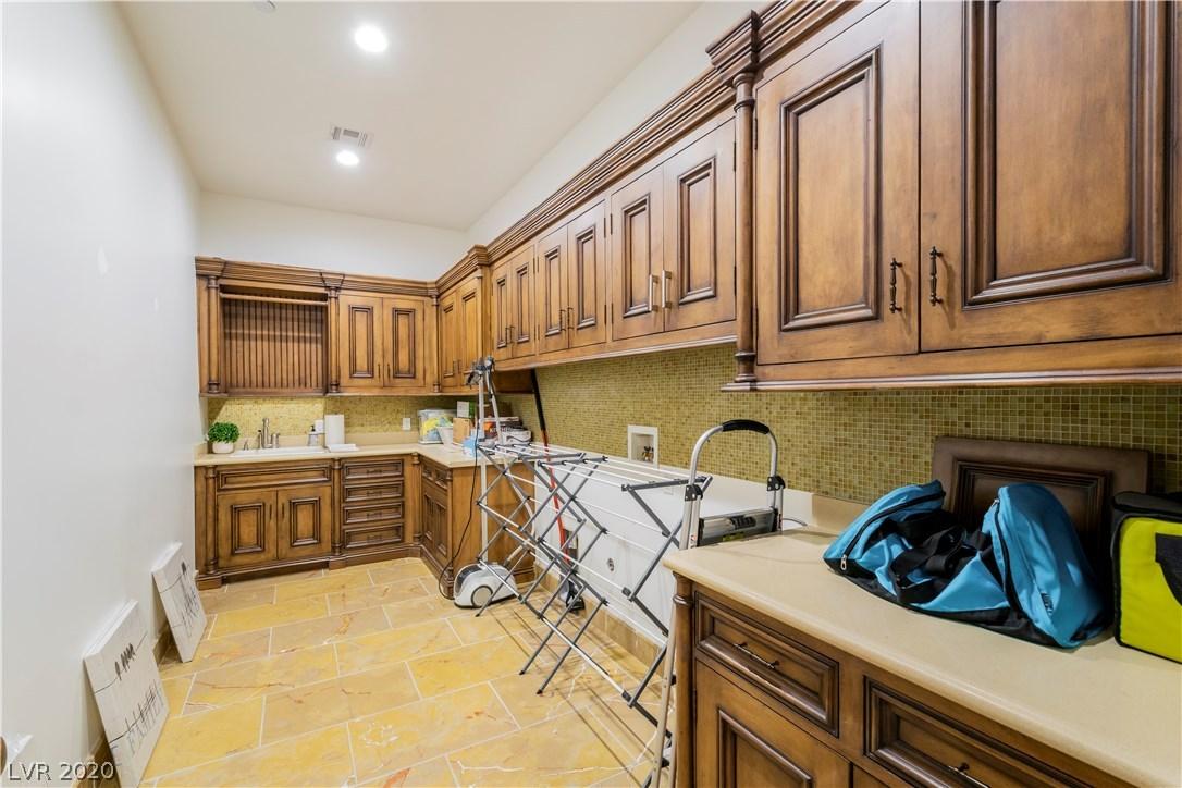 14 Paradise Valley Court