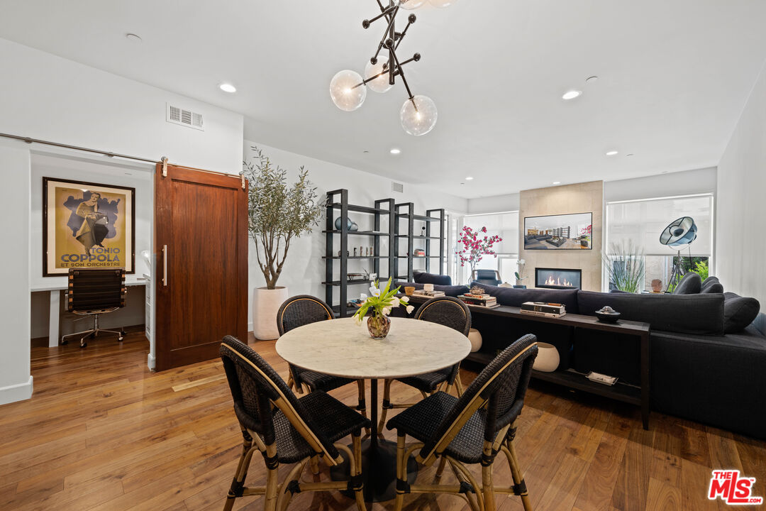 447 N Doheny Dr Unit 303, Beverly Hills, CA 90210