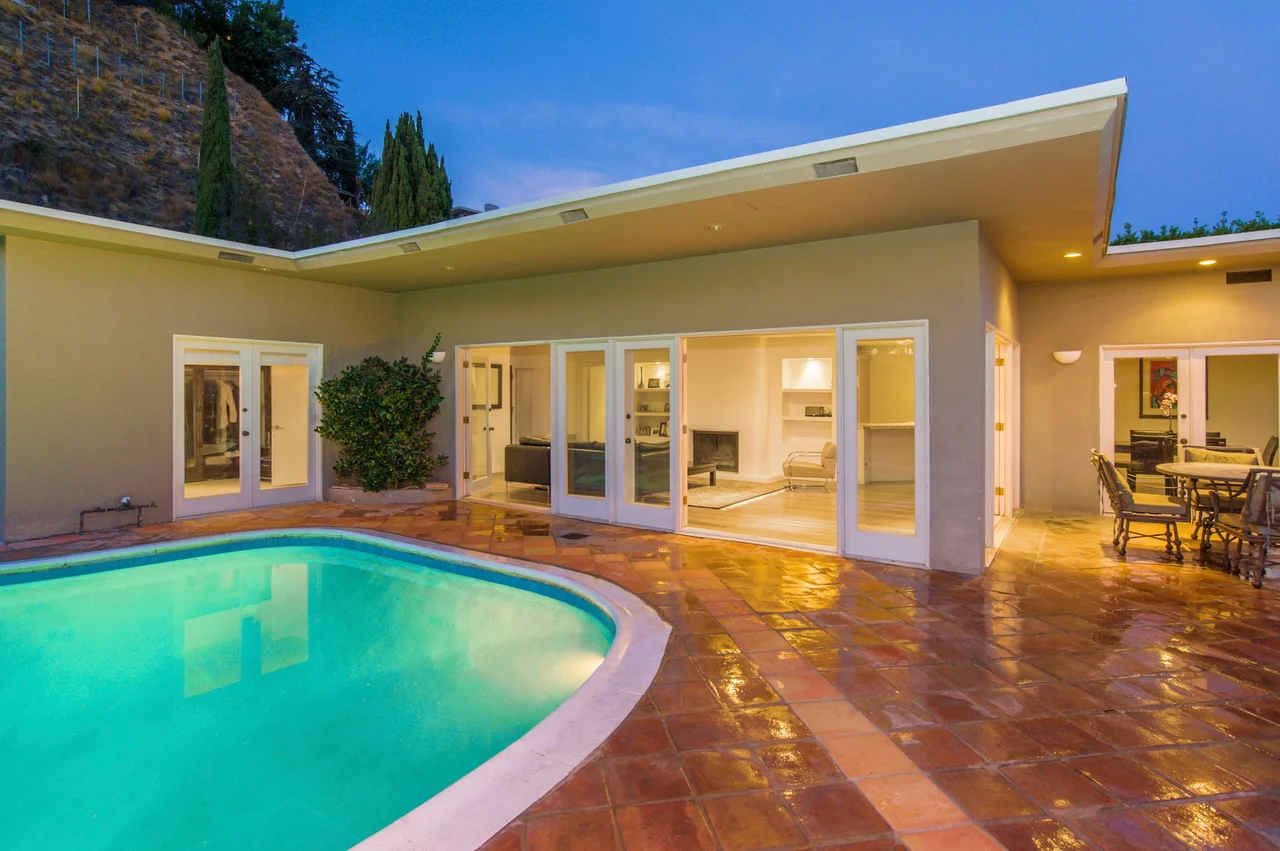 8401 Hollywood, Los Angeles, CA 90069