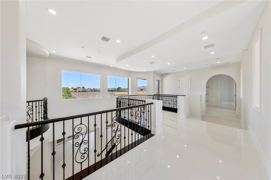 10 Cedar Chase Drive