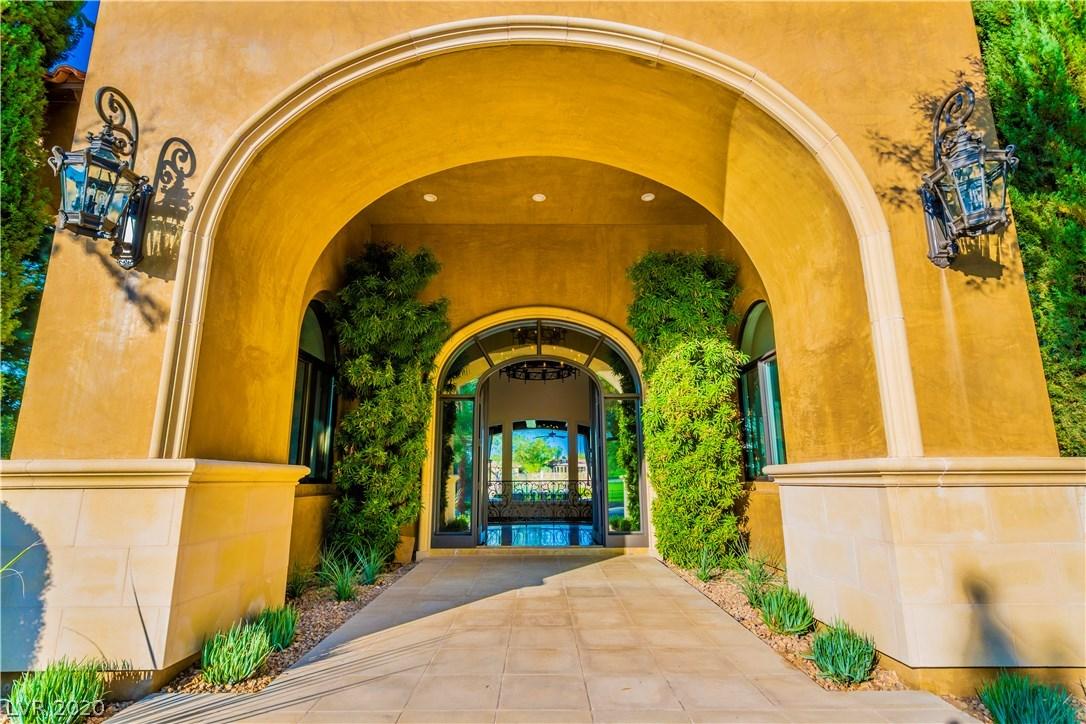 14 Paradise Valley Court