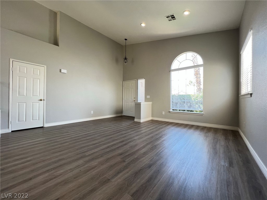 9317 Mountain Rise Avenue