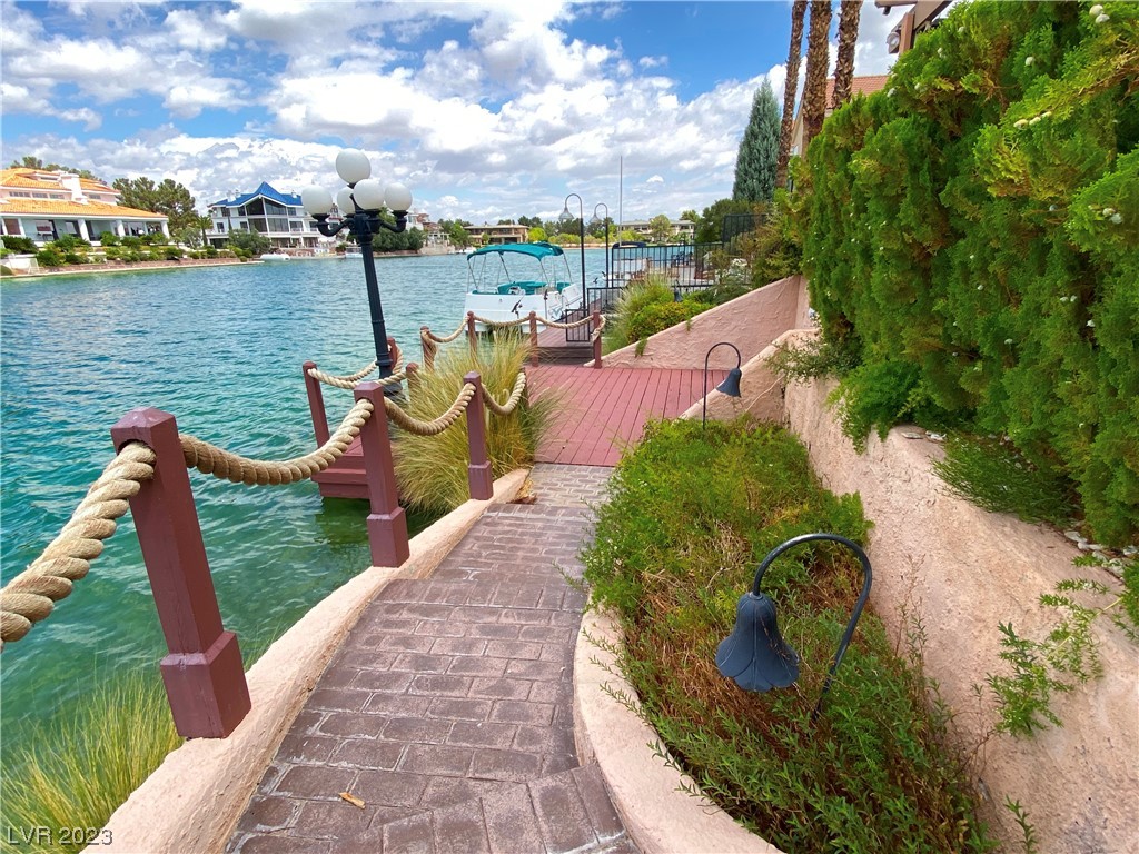 3013 Waterside Circle