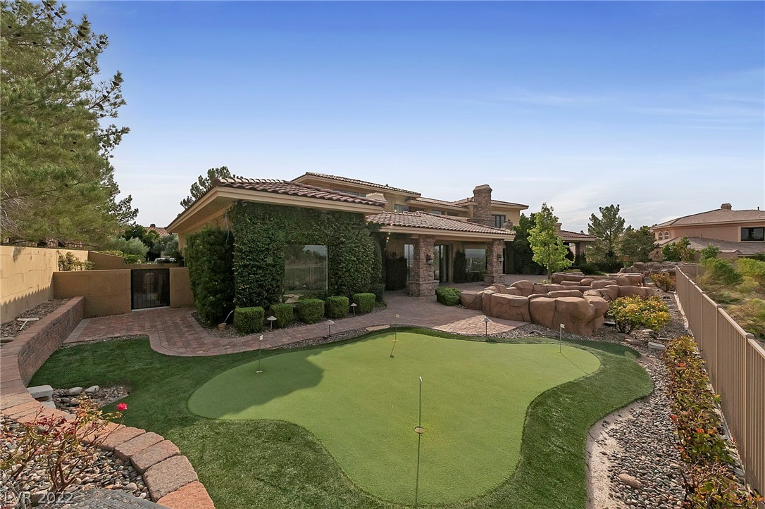 10 Cedar Chase Drive