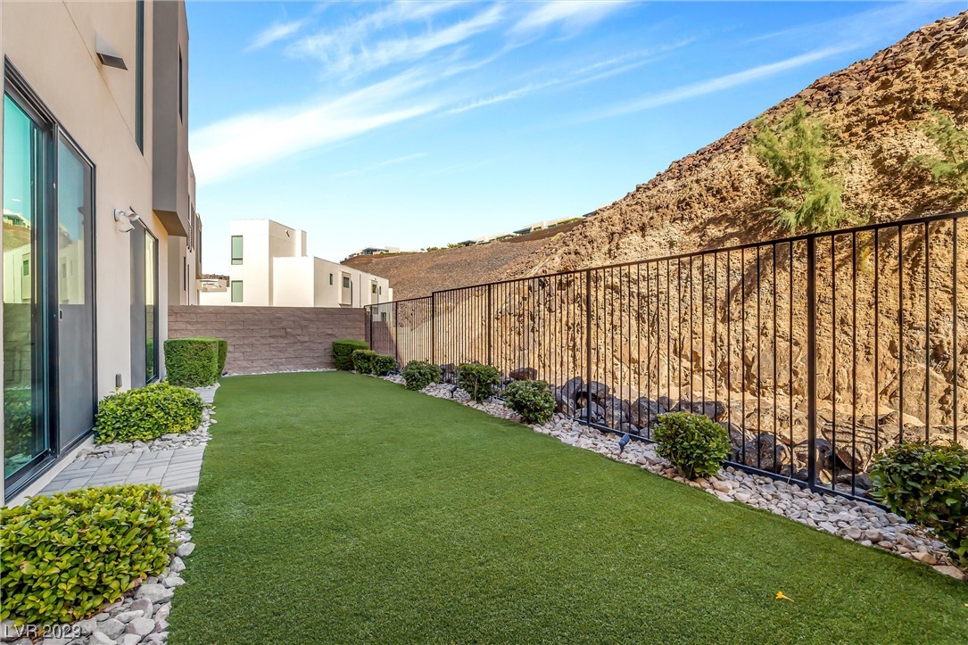 406 Solitude Peak Lane