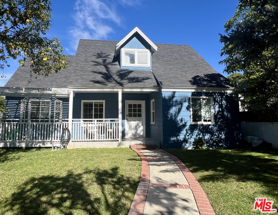 12417 Laurel Terrace Dr, Studio City, CA 91604