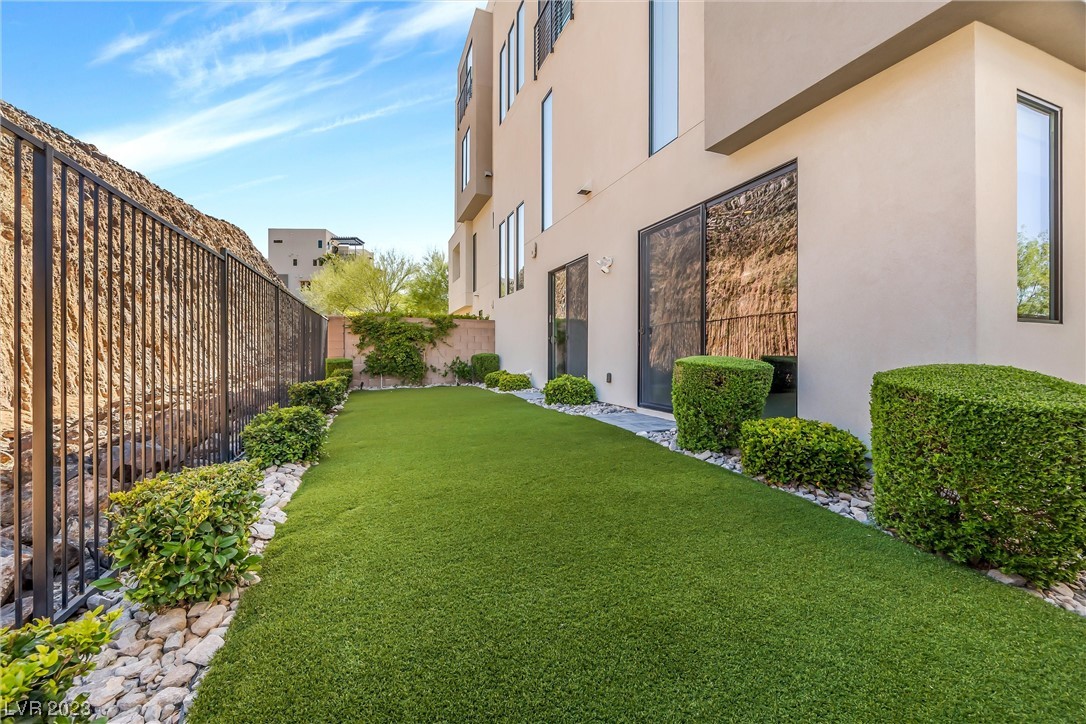 406 Solitude Peak Lane