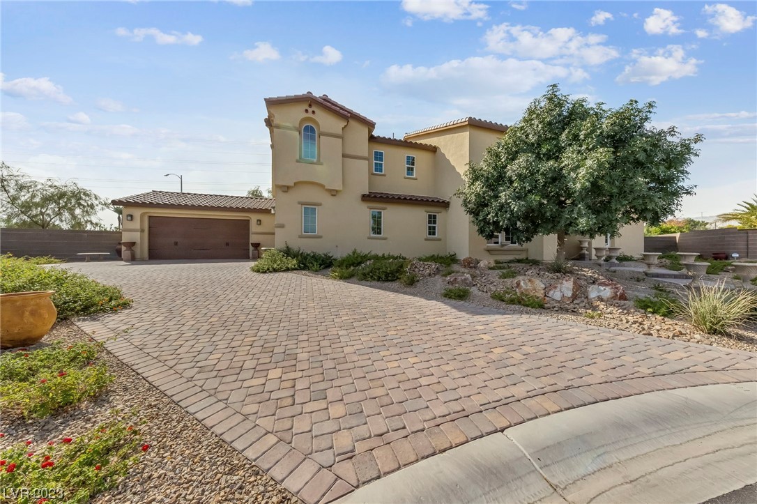 4807 Enchanted View Street