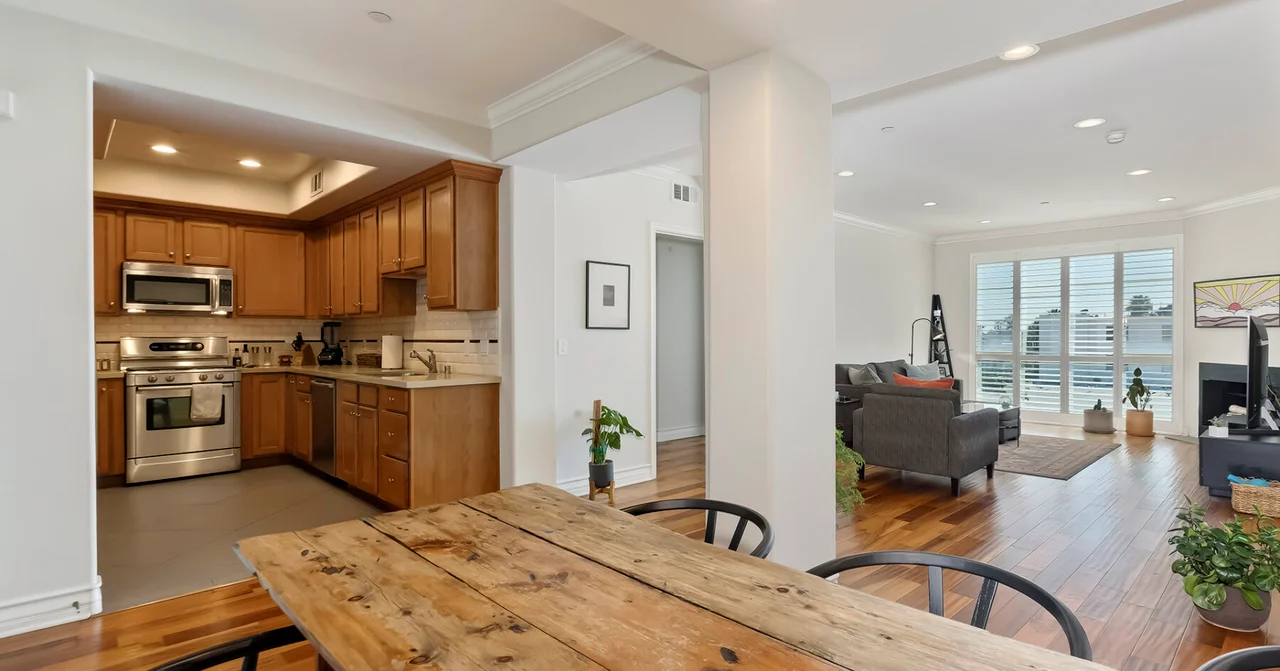 837 North Hudson Avenue, Unit 402, Los Angeles, CA 90038