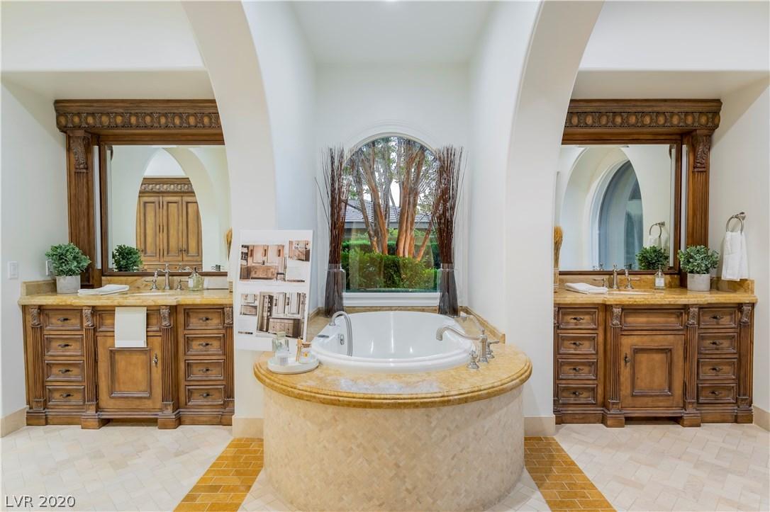 14 Paradise Valley Court