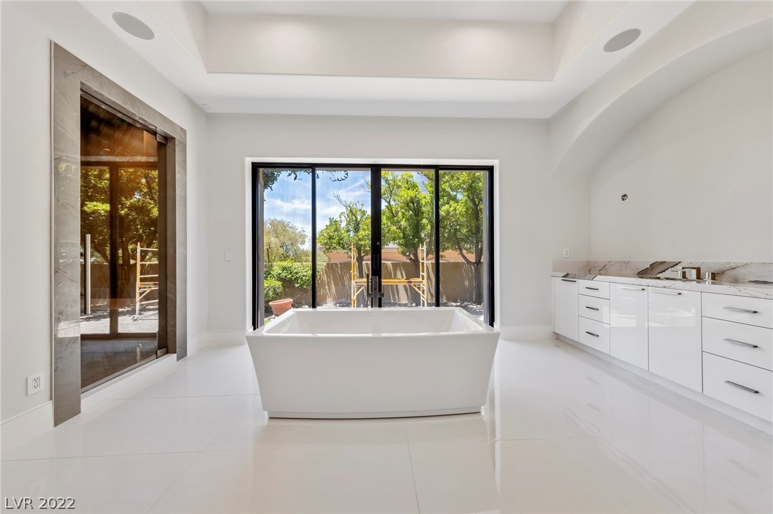 10 Cedar Chase Drive