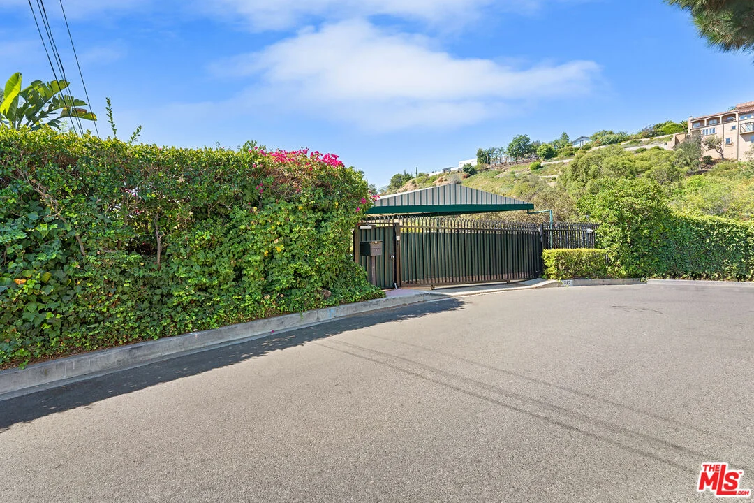 2645 Greenvalley Road, Los Angeles, CA 90046