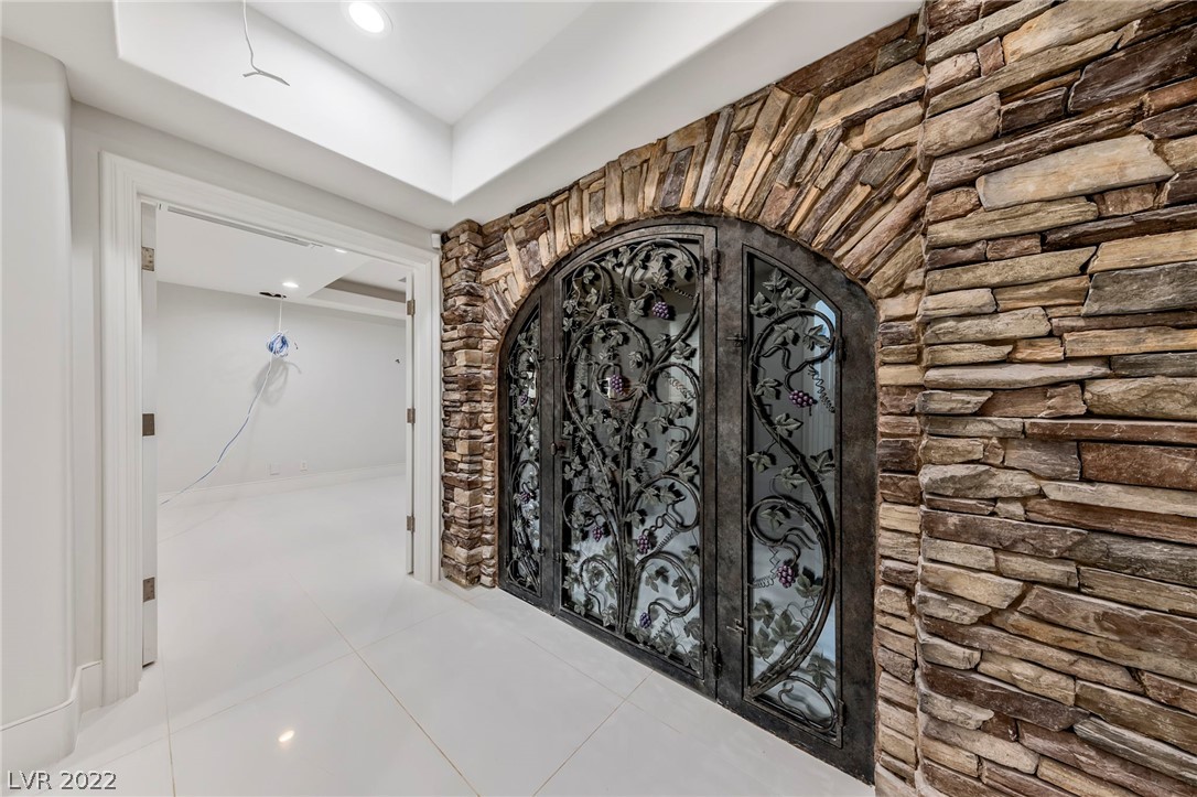 10 Cedar Chase Drive