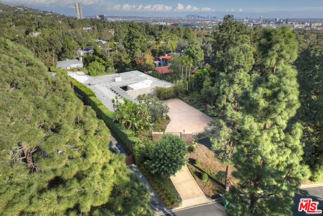 938 Nourt Alpine Drive, Beverly Hills, CA 90210