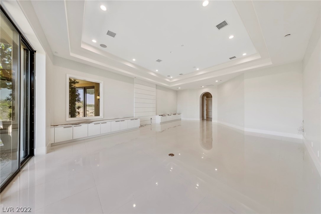 10 Cedar Chase Drive