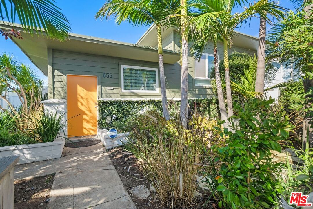 655 Las Lomas Ave, Pacific Palisades, CA 90272