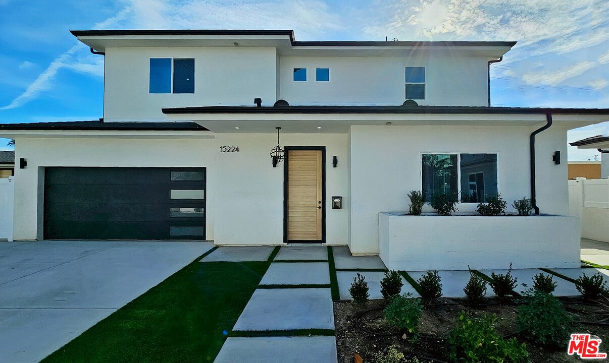 15224 W Holyland Dr, Van Nuys, CA 91411