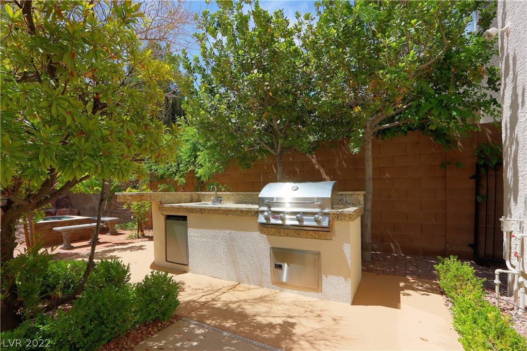 5653 San Florentine Avenue
