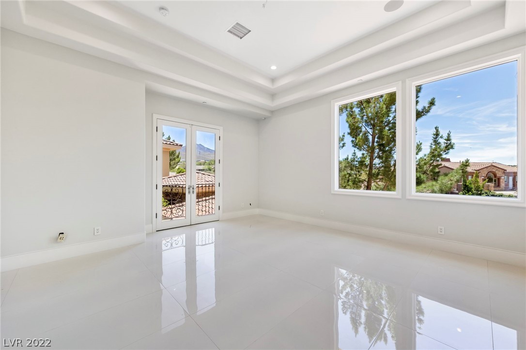 10 Cedar Chase Drive