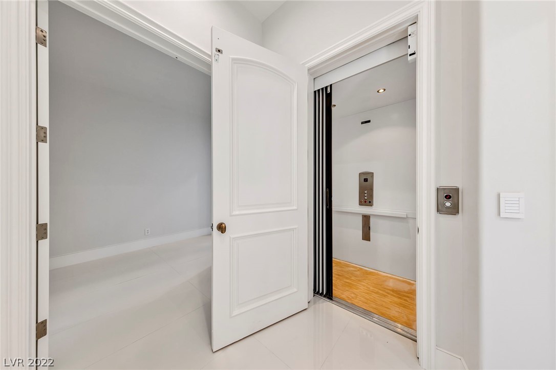 10 Cedar Chase Drive