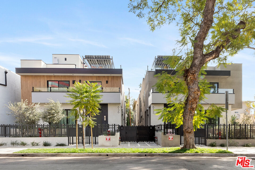 652 Huntley Dr Unit 102, West Hollywood, CA 90069