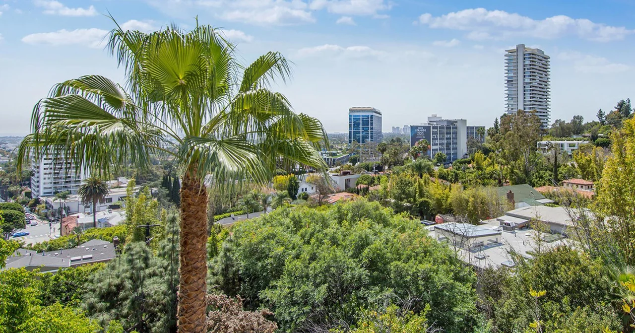 9056 Street Ives Drive, Los Angeles, CA 90069