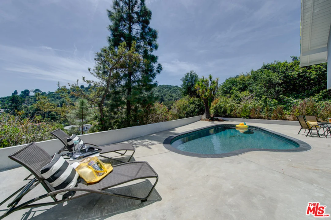 11319 Dona Teresa Drive, Studio City, CA 91604