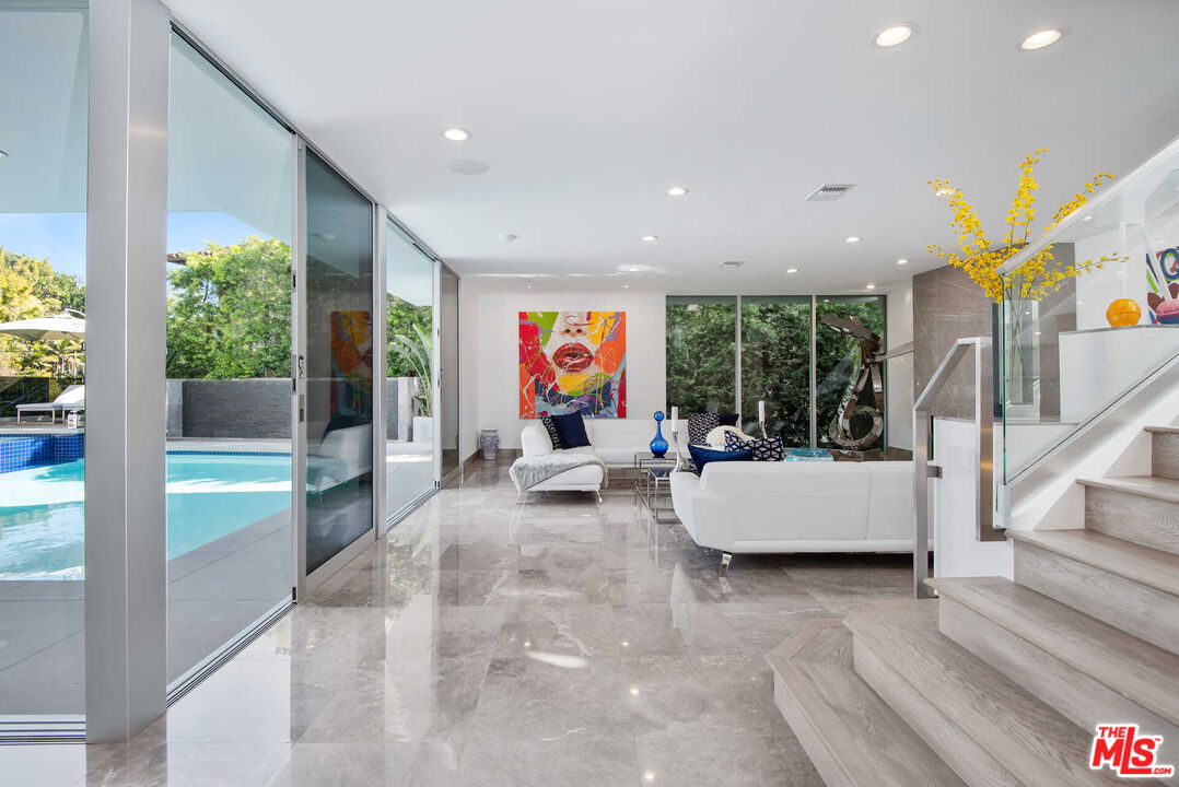 1250 Angelo Dr, Beverly Hills, CA 90210