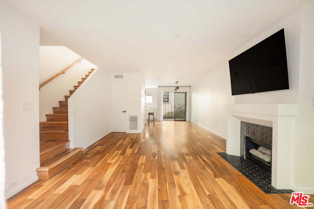 880 Hilldale Ave Unit 1, West Hollywood, CA 90069