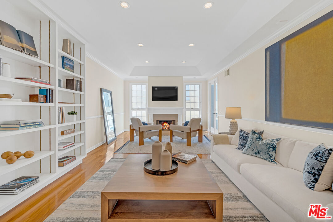 1370 Kelton Ave Unit: 203, Los Angeles, CA 90024