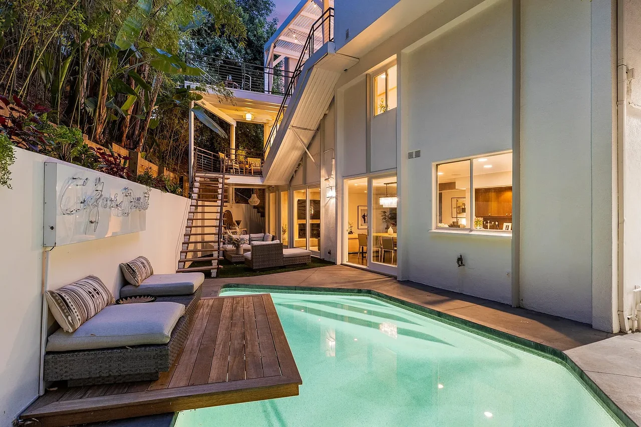 1714 Sunset Plaza Drive, Los Angeles, CA 90069