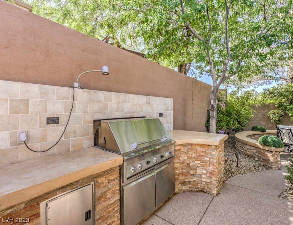 15 Moraine Drive