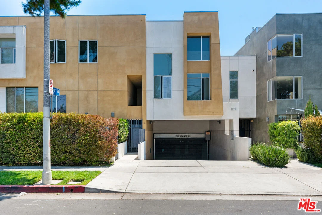 1120 North El Centro Avenue, Unit 8, Los Angeles, CA 90038