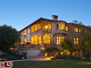 2244 Weybridge Lane, Los Angeles, CA 90077