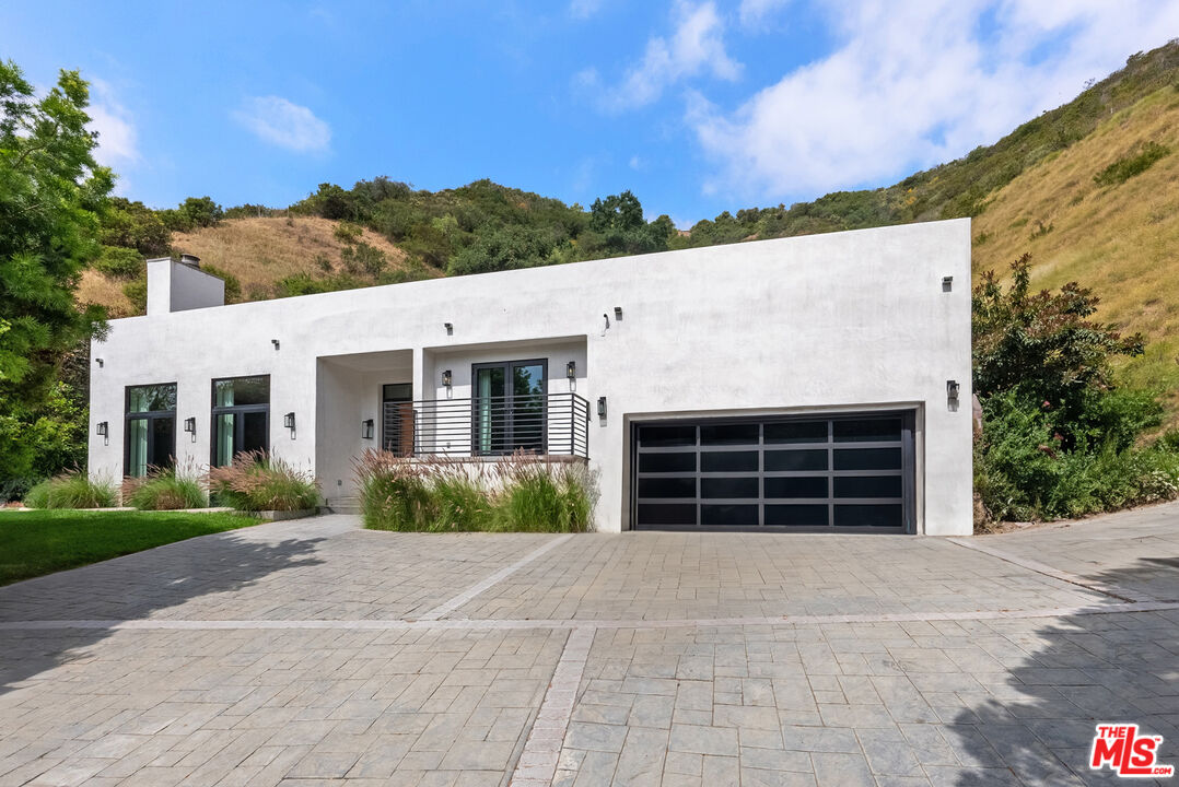 1739 San Ysidro Dr, Beverly Hills, CA 90210