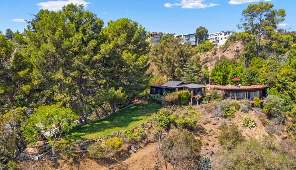 8330 Elusive Dr, Los Angeles, CA 90046