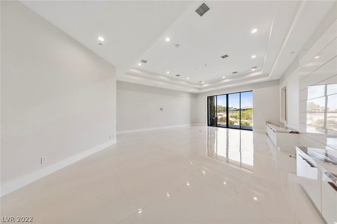 10 Cedar Chase Drive