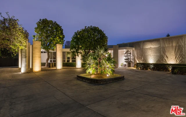 924 North Hillcrest Road, Beverly Hills, CA 90210