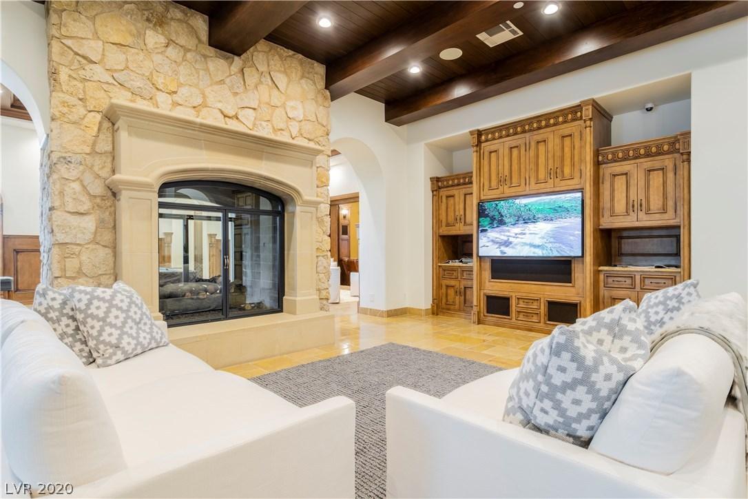 14 Paradise Valley Court