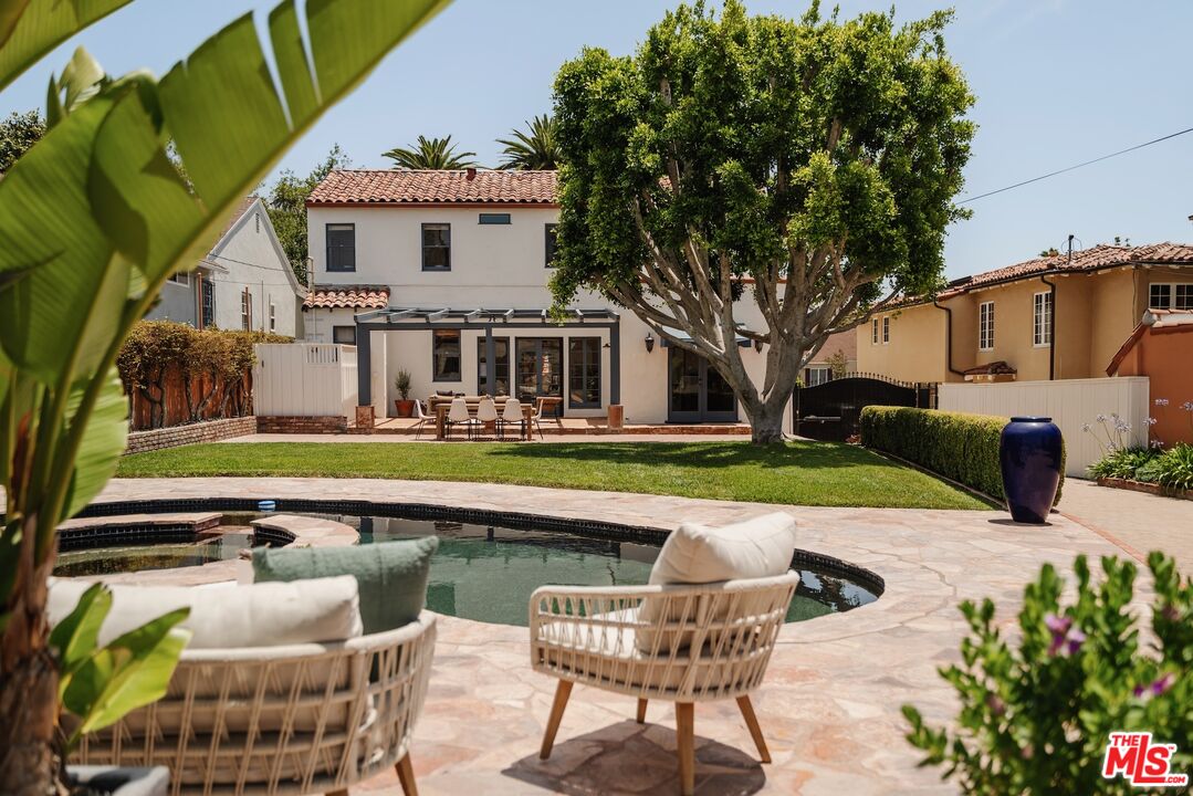 1565 N Columbus Ave, Glendale, CA 91202