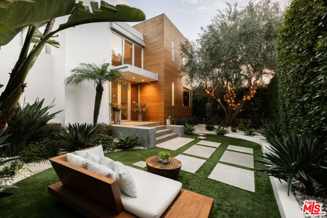 1126 Rose Avenue, Venice, CA 90291