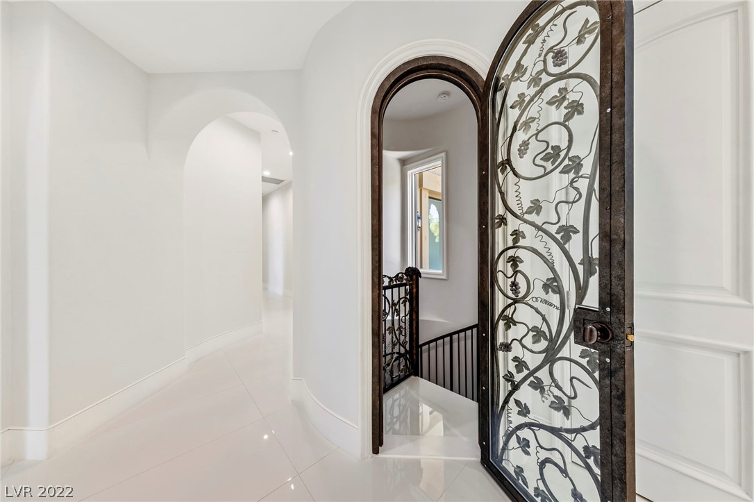 10 Cedar Chase Drive